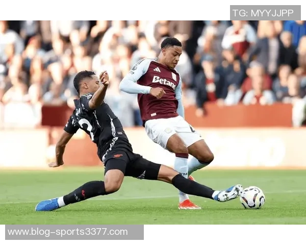 阿什利科尔评选英超最佳后卫阵容内维尔埃弗拉贝尔沃克与我同在